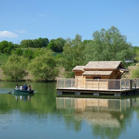 Cabanes Flottantes Du Lac De Pelisse Hotel Douzains Exterior photo