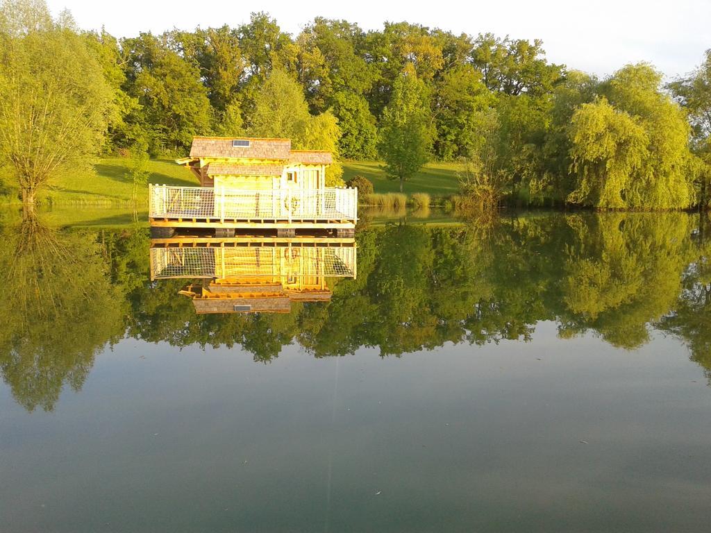 Cabanes Flottantes Du Lac De Pelisse Hotel Douzains Exterior photo