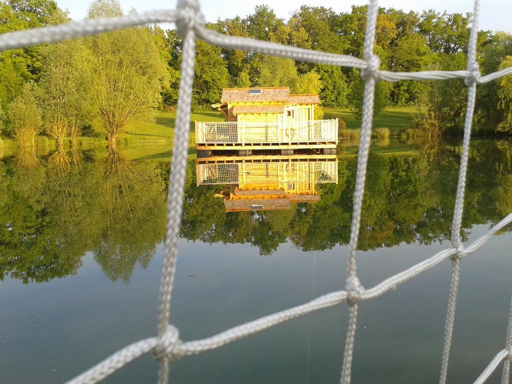 Cabanes Flottantes Du Lac De Pelisse Hotel Douzains Exterior photo