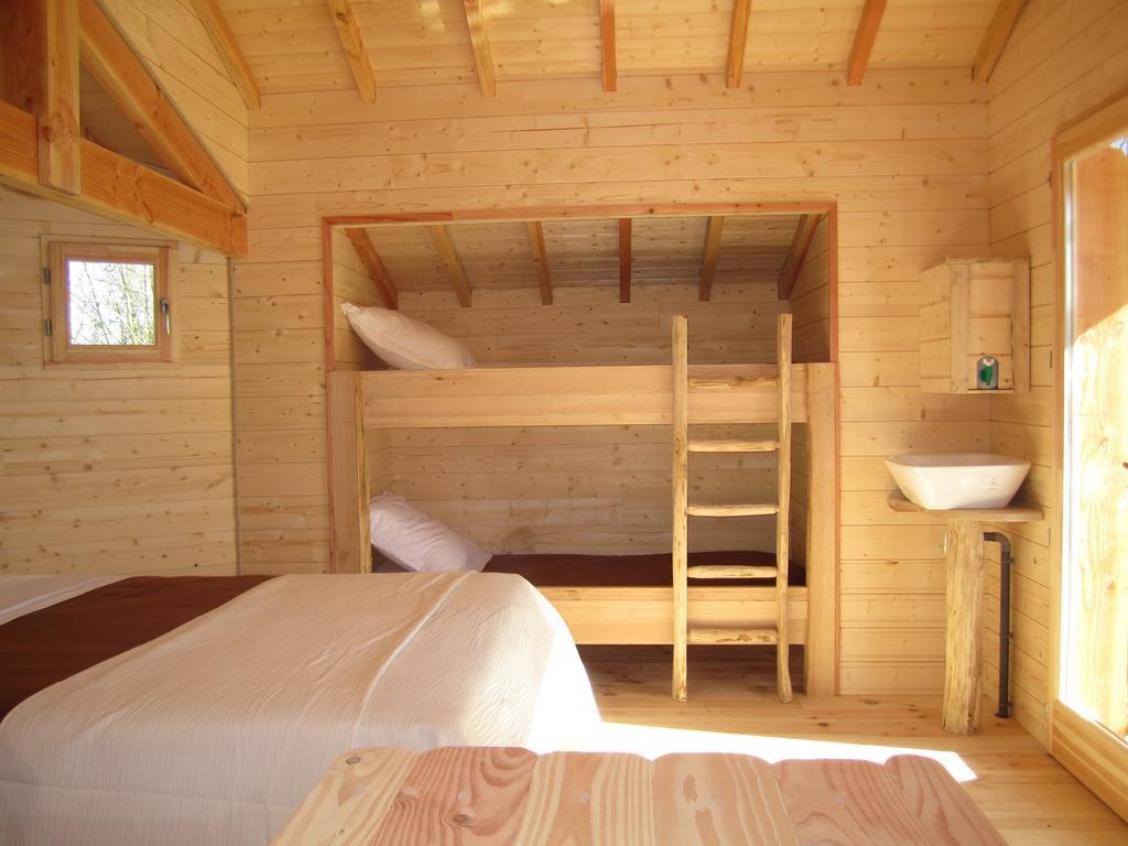 Cabanes Flottantes Du Lac De Pelisse Hotel Douzains Room photo