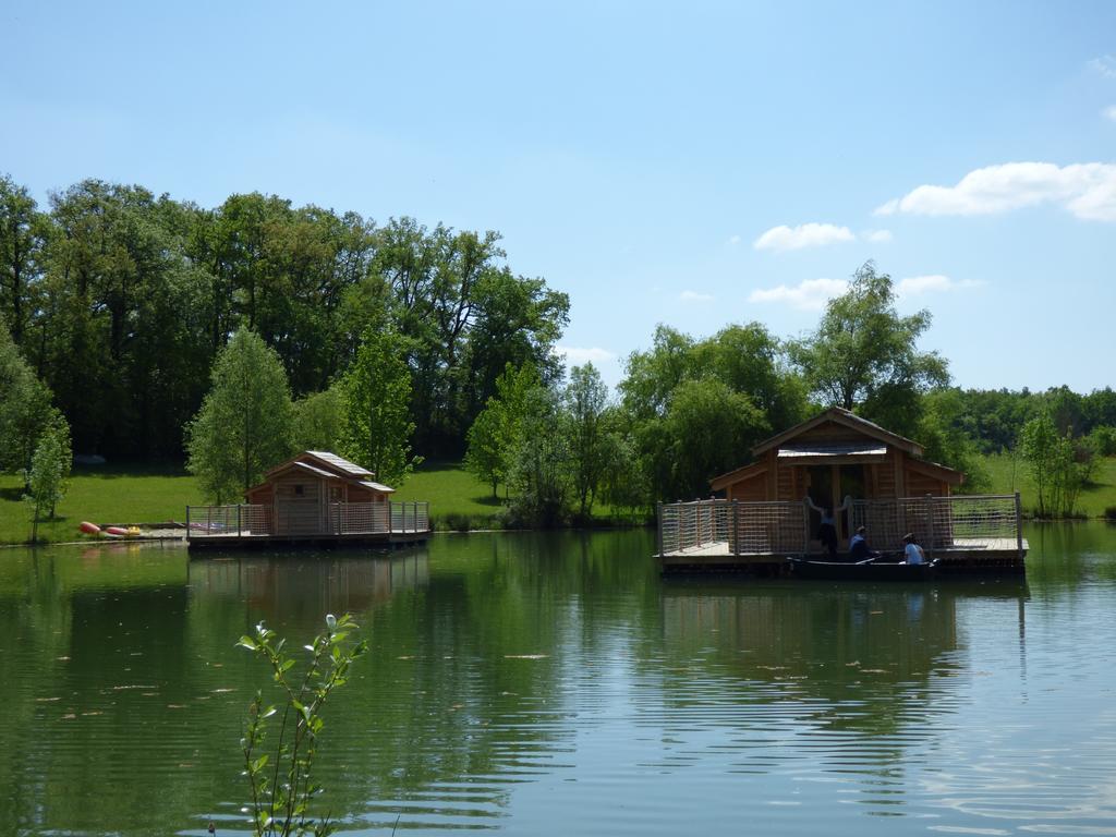 Cabanes Flottantes Du Lac De Pelisse Hotel Douzains Exterior photo
